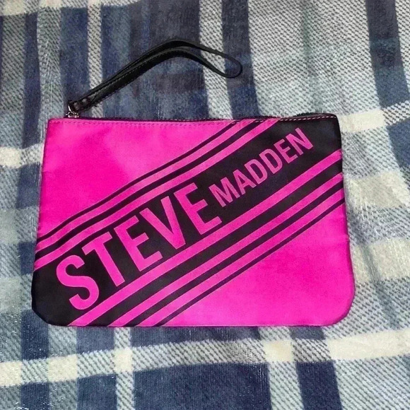 Steve Madden Wristlet - Picture 1 of 3